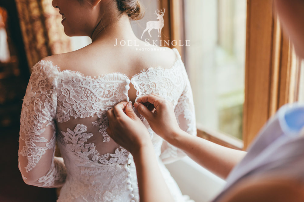 Buttoning wedding dress