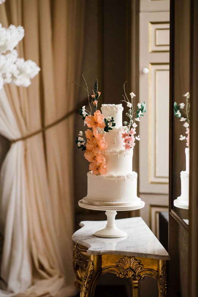 Anna Beth Wedding Photography sugar floral classic contemporary wedding cake