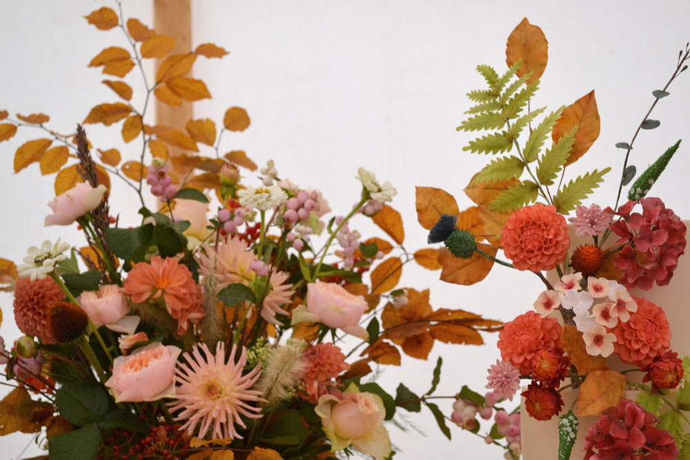 fresh floral styling and wedding cake sugar flowers