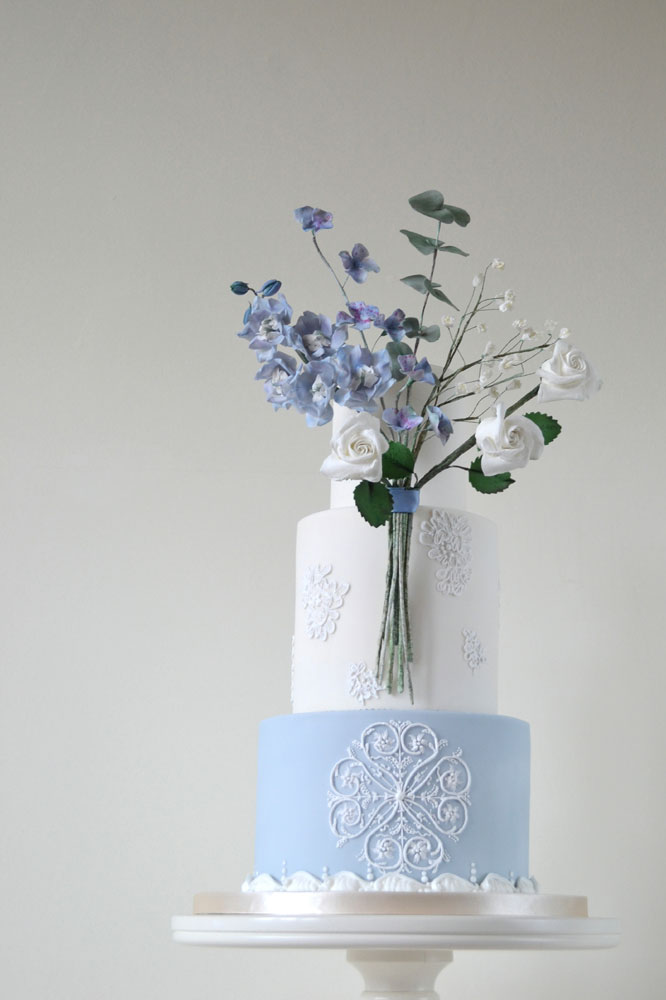 sugar flowers wedding cake