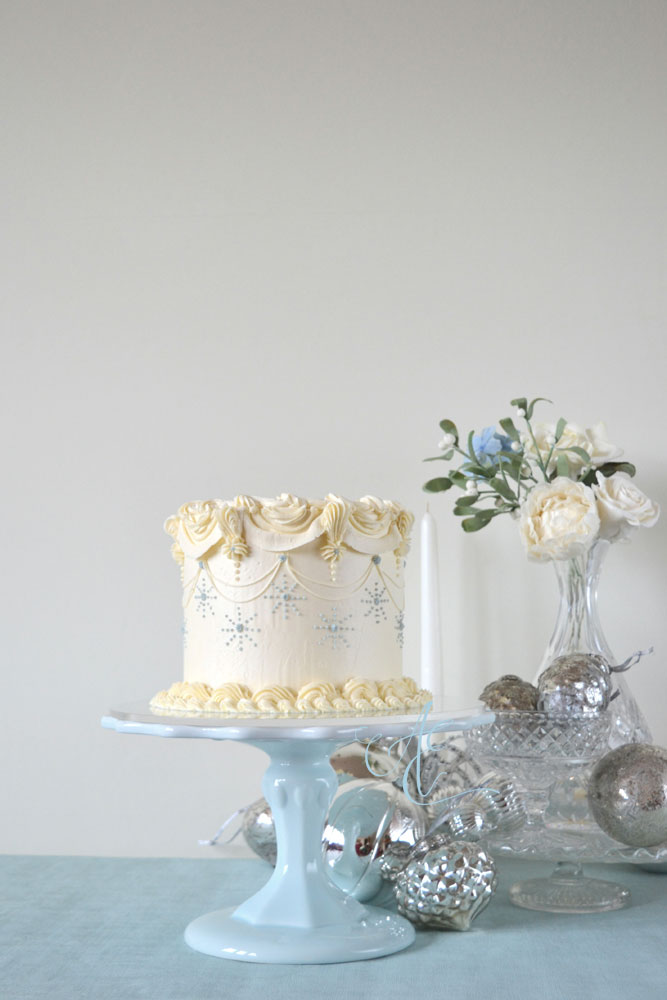 Pearl vintage style christmas cake ivory and pale blue