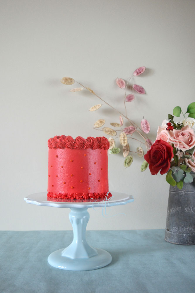 Scarlett red with orange polka dots piped vintage cake