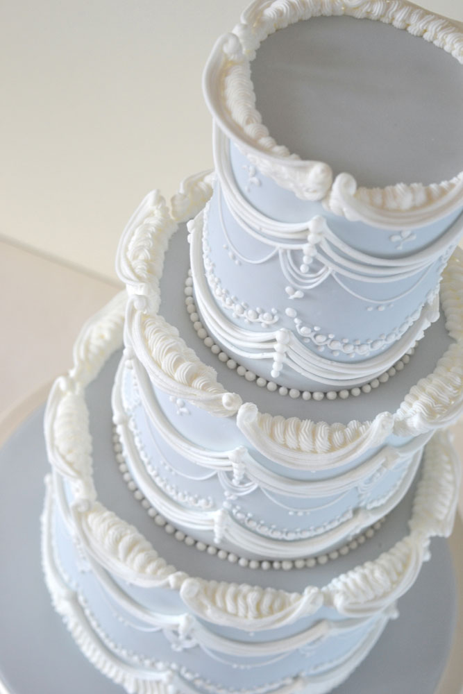 Lambeth hand piped wedding cake